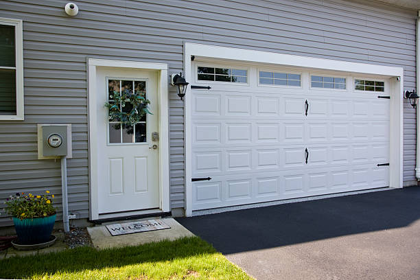 24/7 Emergency Garage Door Panel Replacement experts in Wellston, OH